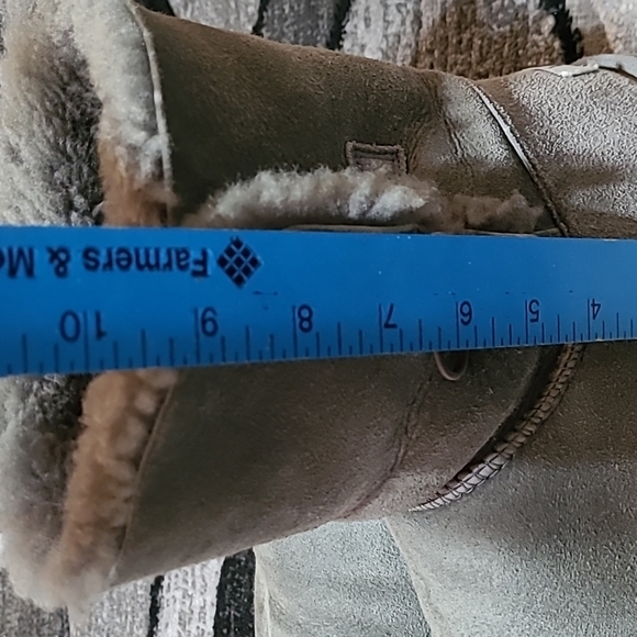 UGG BAILEY BUTTON CLASSIC SHORT GRAY BOOTS PRICE FIRM - Picture 7 of 12